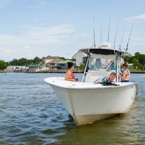 a small boat in a body of water